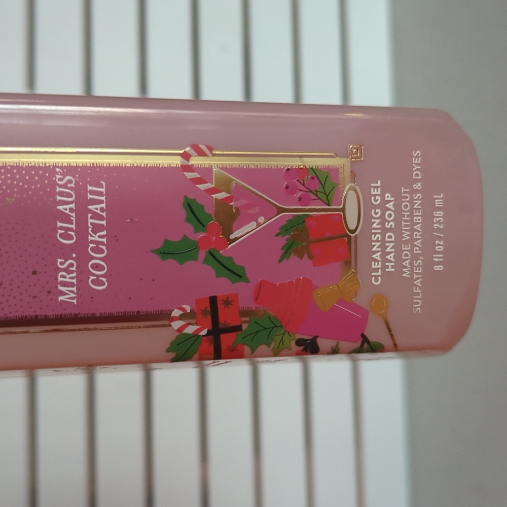Bath & Body Works Mrs. Claus' Cocktail Hand Soap - Picture 2 of 3
